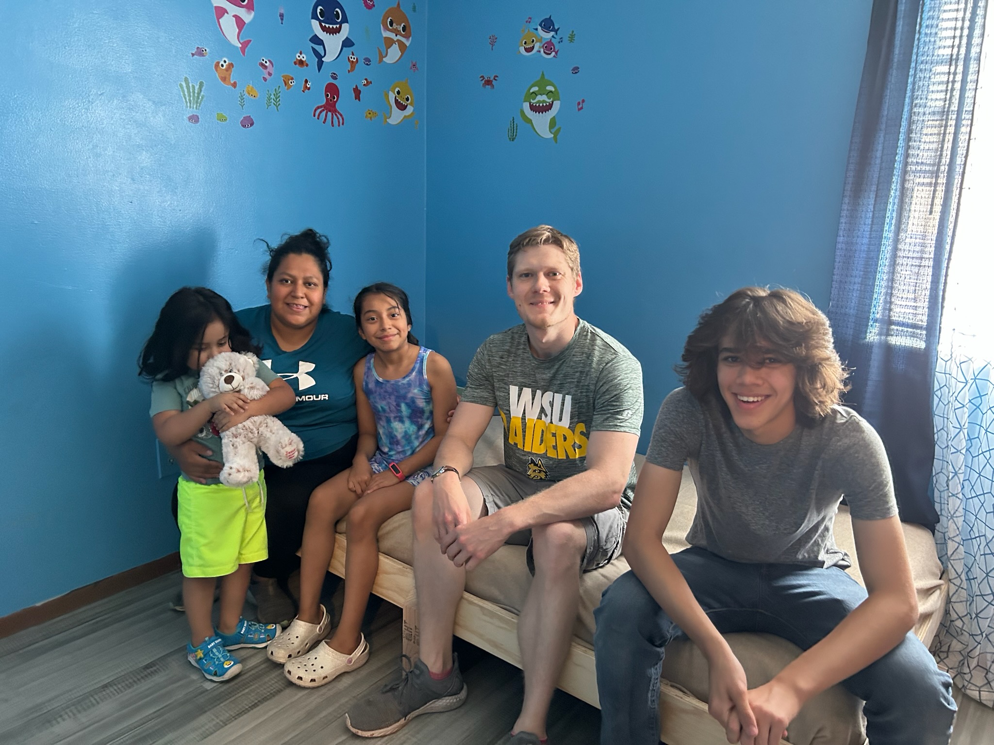 Ana, Ulise and Ivon receive new beds