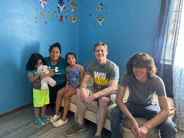 Ana, Ulise and Ivon receive new beds